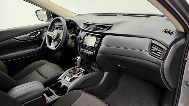 2018 Nissan Rogue AWD SV w/ Premium Package & Navigation - 23041098 - 23
