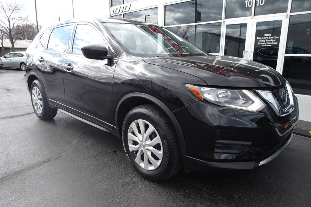 2018 Nissan Rogue S photo 2
