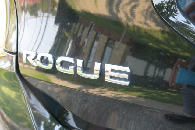 2018 Nissan Rogue FWD SL - 23055929 - 9