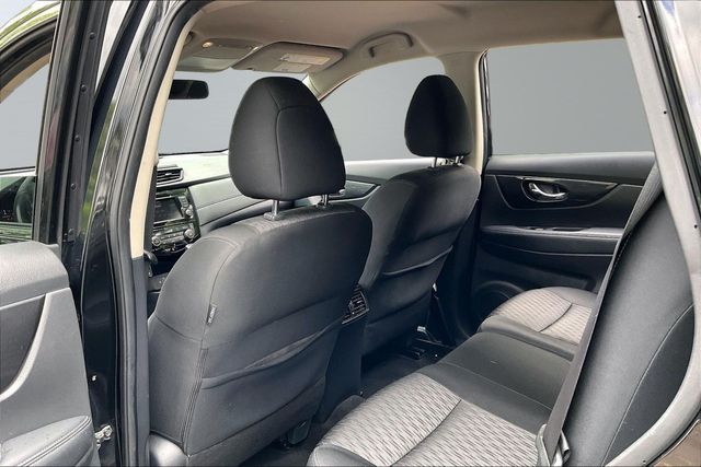 2018 Nissan Rogue FWD SV - 23025900 - 18