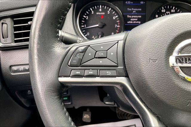 2018 Nissan Rogue FWD SV - 23025900 - 21