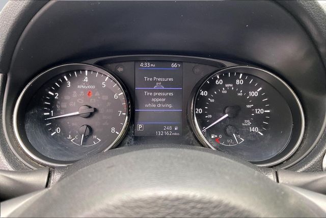 2018 Nissan Rogue FWD SV - 23025900 - 23