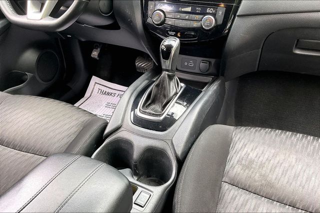 2018 Nissan Rogue FWD SV - 23025900 - 29