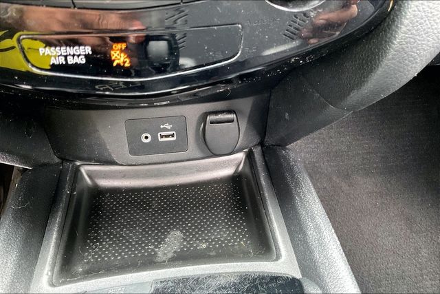 2018 Nissan Rogue FWD SV - 23025900 - 30