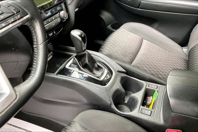 2018 Nissan Rogue FWD SV - 23025900 - 32