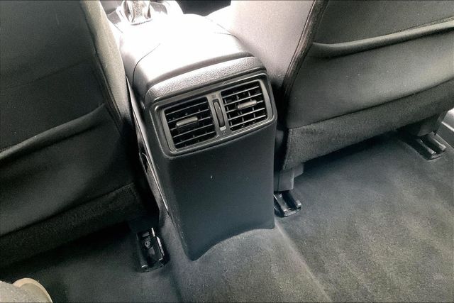 2018 Nissan Rogue FWD SV - 23025900 - 34