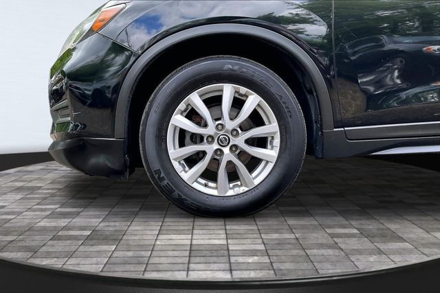 2018 Nissan Rogue FWD SV - 23025900 - 37