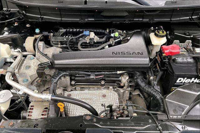 2018 Nissan Rogue FWD SV - 23025900 - 38