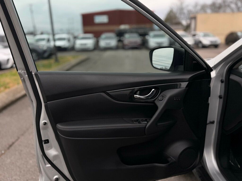 2018 Nissan Rogue Navigation, Backup Camera, Leather seats!  - 22949866 - 10