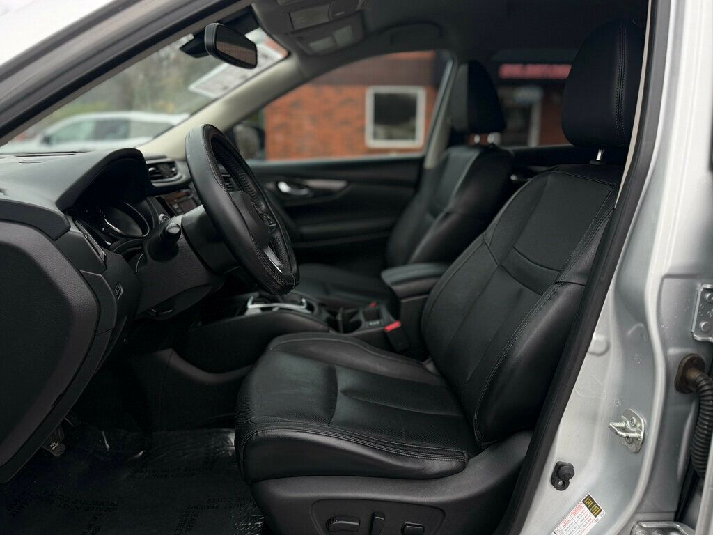 2018 Nissan Rogue Navigation, Backup Camera, Leather seats!  - 22949866 - 12