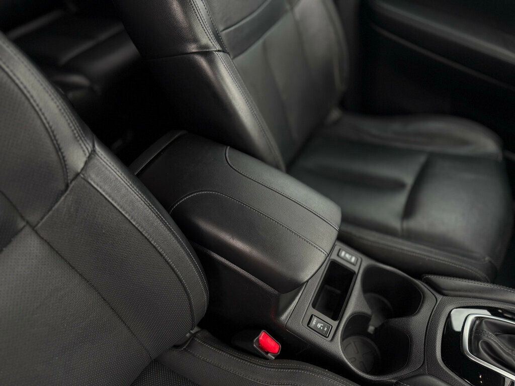 2018 Nissan Rogue Navigation, Backup Camera, Leather seats!  - 22949866 - 25