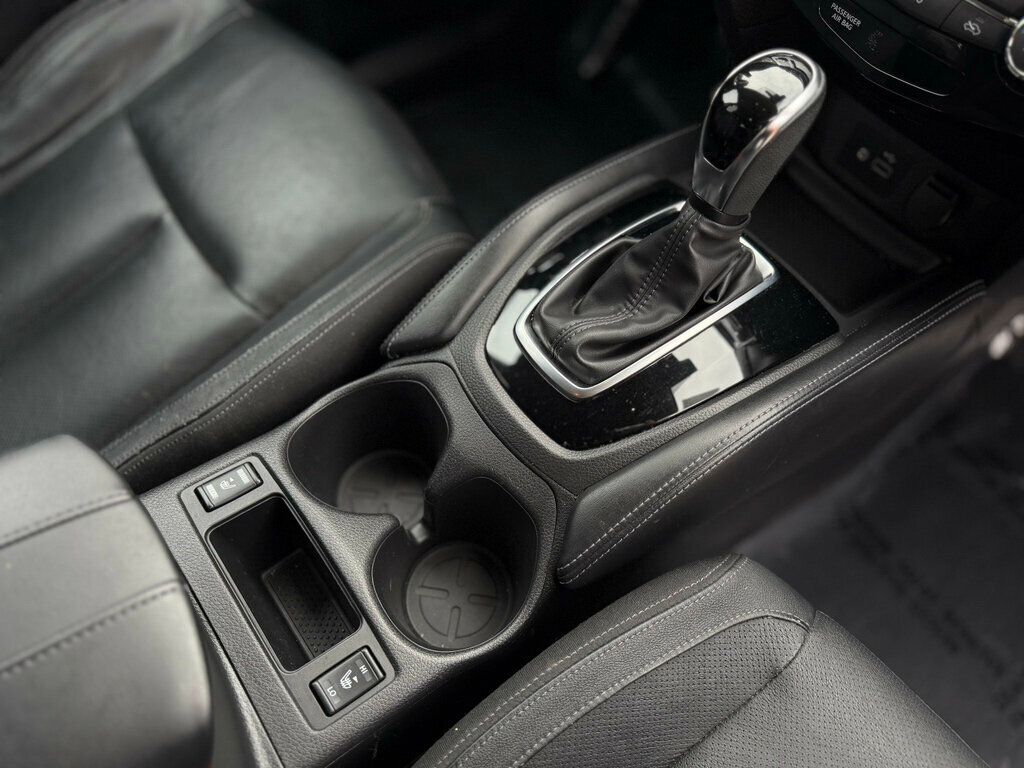 2018 Nissan Rogue Navigation, Backup Camera, Leather seats!  - 22949866 - 27