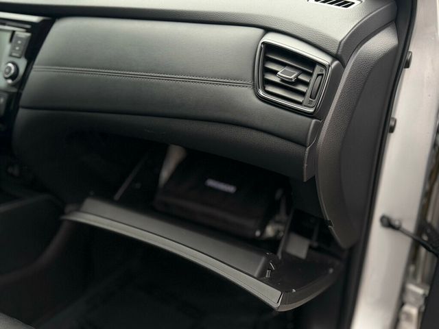 2018 Nissan Rogue Navigation, Backup Camera, Leather seats!  - 22949866 - 28