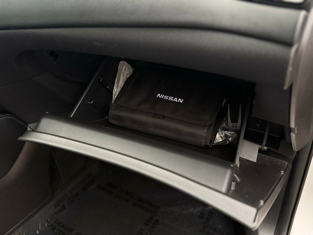 2018 Nissan Rogue Navigation, Backup Camera, Leather seats!  - 22949866 - 29