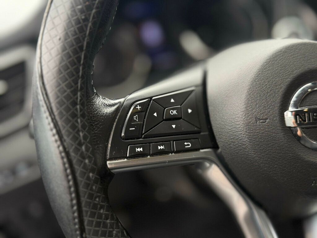 2018 Nissan Rogue Navigation, Backup Camera, Leather seats!  - 22949866 - 30