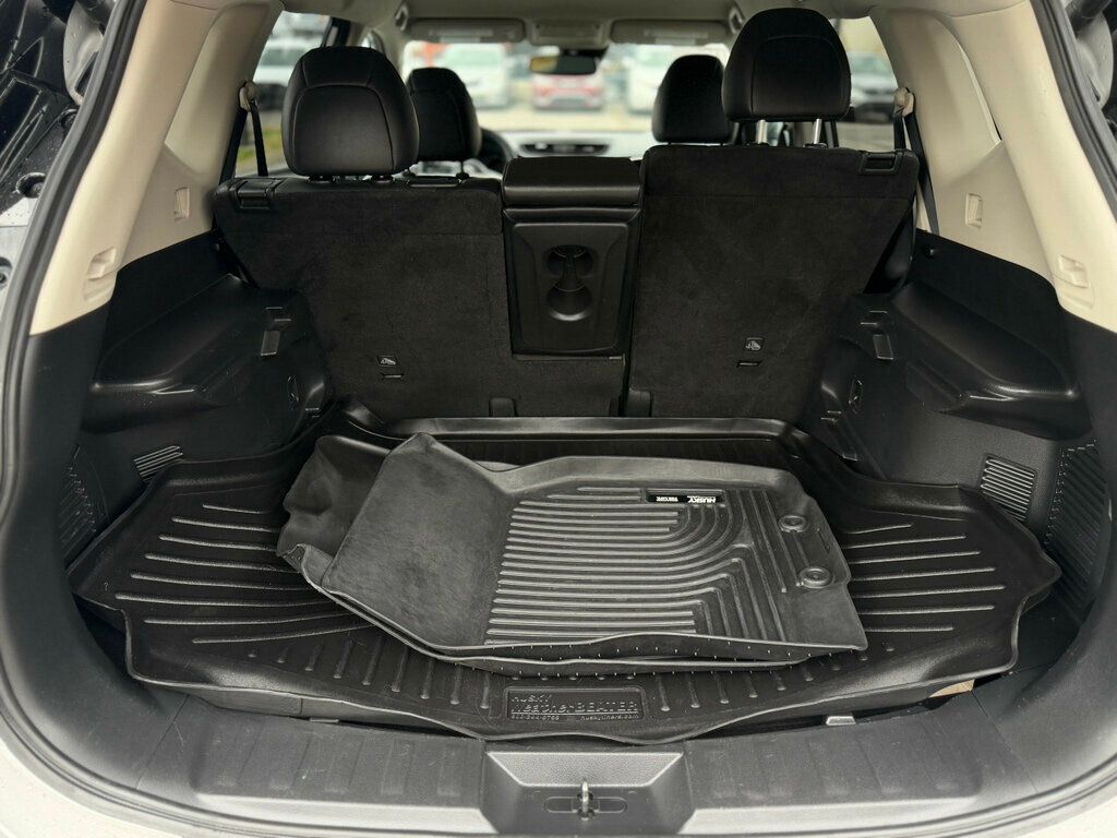 2018 Nissan Rogue Navigation, Backup Camera, Leather seats!  - 22949866 - 37