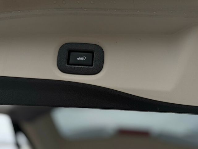 2018 Nissan Rogue Navigation, Backup Camera, Leather seats!  - 22949866 - 38