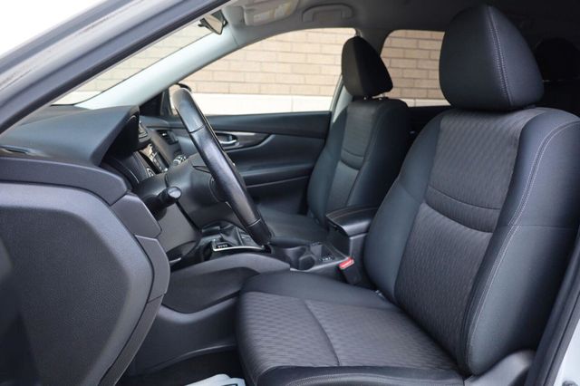 2018 Nissan Rogue SV - 23074102 - 17