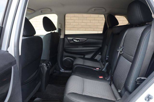2018 Nissan Rogue SV - 23074102 - 19