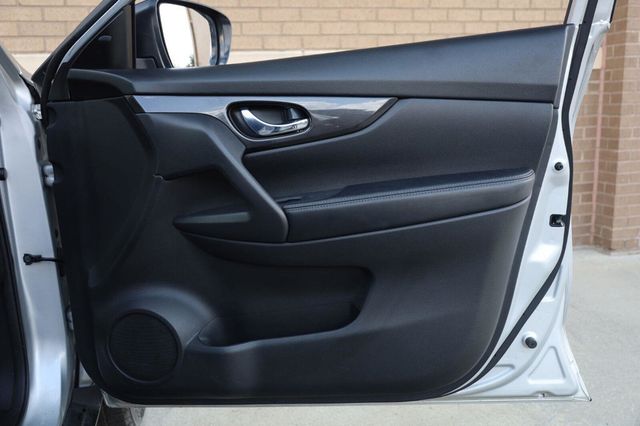 2018 Nissan Rogue SV - 23074102 - 24