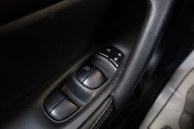 2018 Nissan Rogue SV - 23074102 - 34