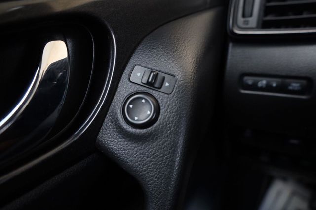 2018 Nissan Rogue SV - 23074102 - 35