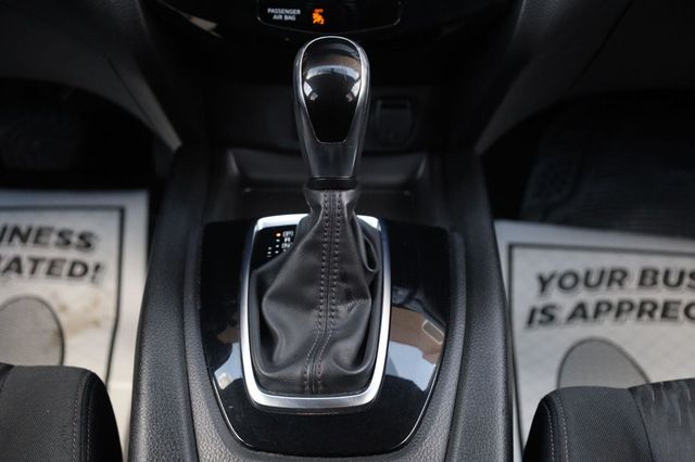 2018 Nissan Rogue SV - 23074102 - 42