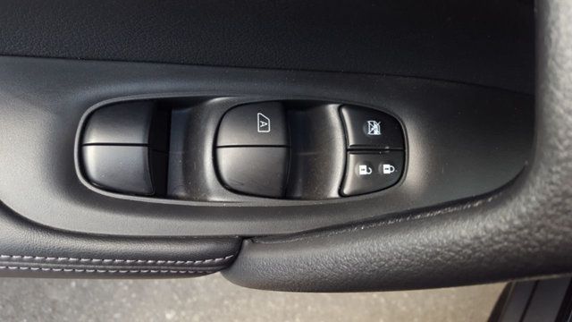 2018 Nissan Rogue SV AWD Midnight Premium w/Navigation - 18047658 - 15