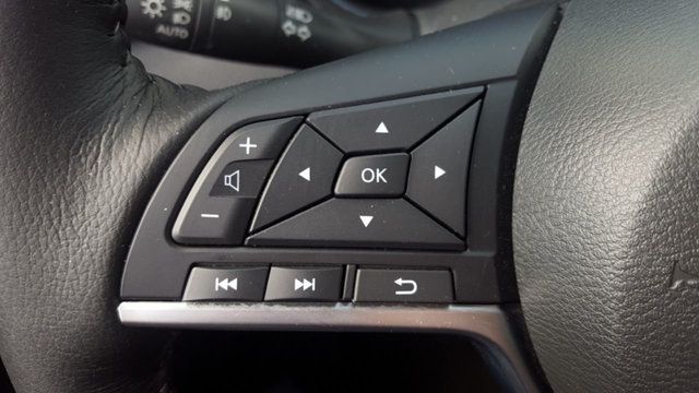 2018 Nissan Rogue SV AWD Midnight Premium w/Navigation - 18047658 - 19