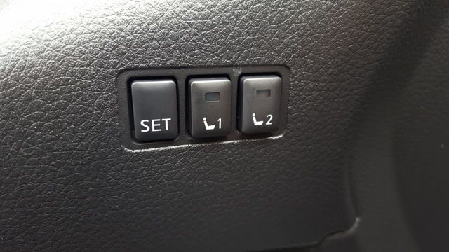 2018 Nissan Rogue SV AWD Premium w/Navigation - 18059792 - 18