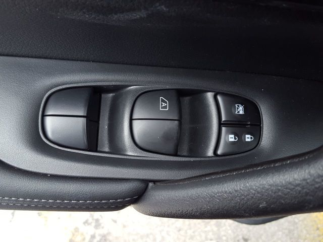 2018 Nissan Rogue SV AWD Premium w/Navigation - 18059804 - 19