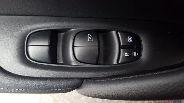 2018 Nissan Rogue SV AWD Premium w/Navigation - 18059849 - 16