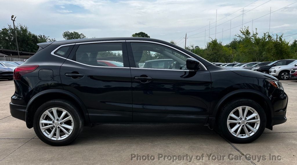 2018 Nissan Rogue Sport AWD S - 23079315 - 4