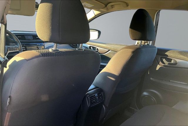 2018 Nissan Rogue Sport S - 23092304 - 17