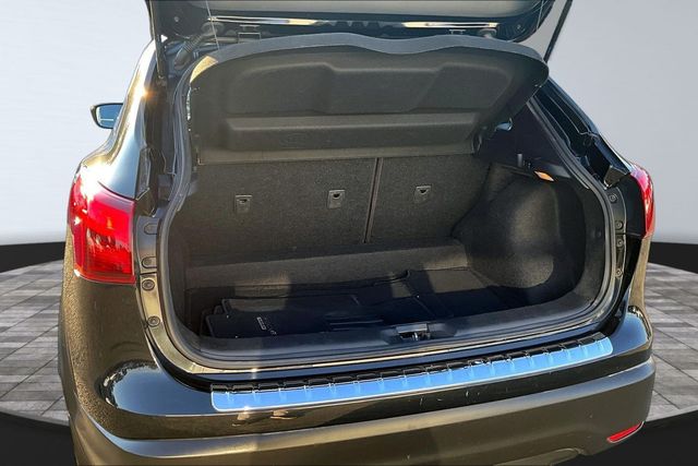 2018 Nissan Rogue Sport S - 23092304 - 32
