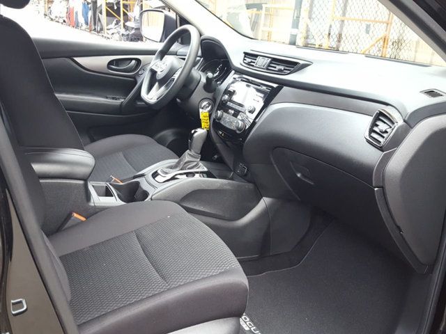 2018 Nissan Rogue Sport S AWD Appearence Package w/Alloy Wheels - 18047353 - 11