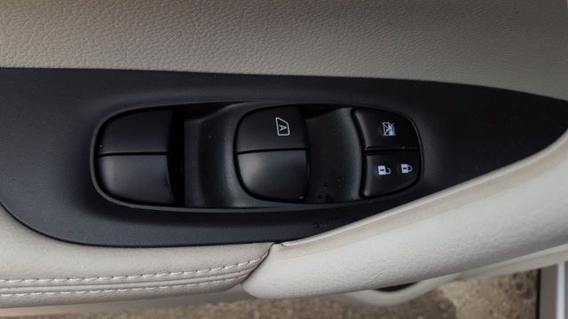 2018 Nissan Rogue Sport SV AWD - 18047558 - 11