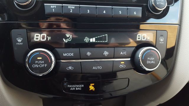 2018 Nissan Rogue Sport SV AWD - 18047558 - 17