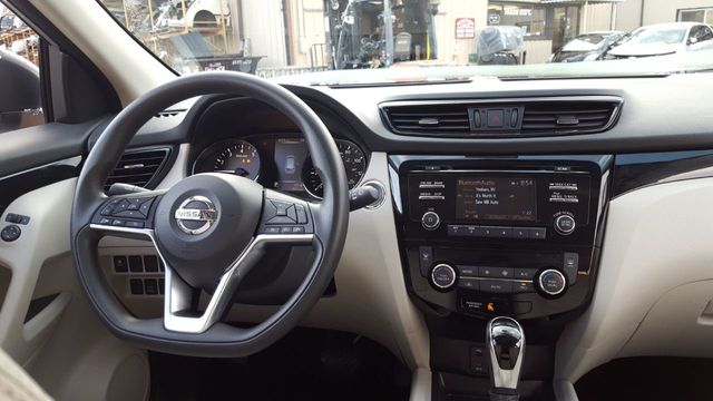 2018 Nissan Rogue Sport SV AWD - 18047558 - 3