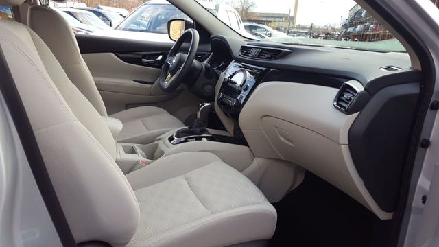 2018 Nissan Rogue Sport SV AWD - 18047558 - 4