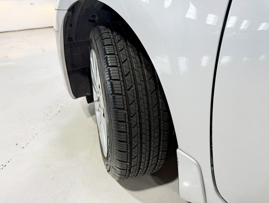 2018 Nissan Sentra photo 3