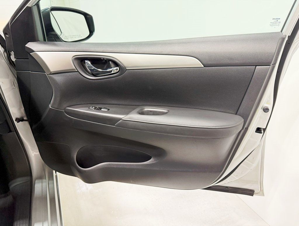 2018 Nissan Sentra S CVT - 22890799 - 31