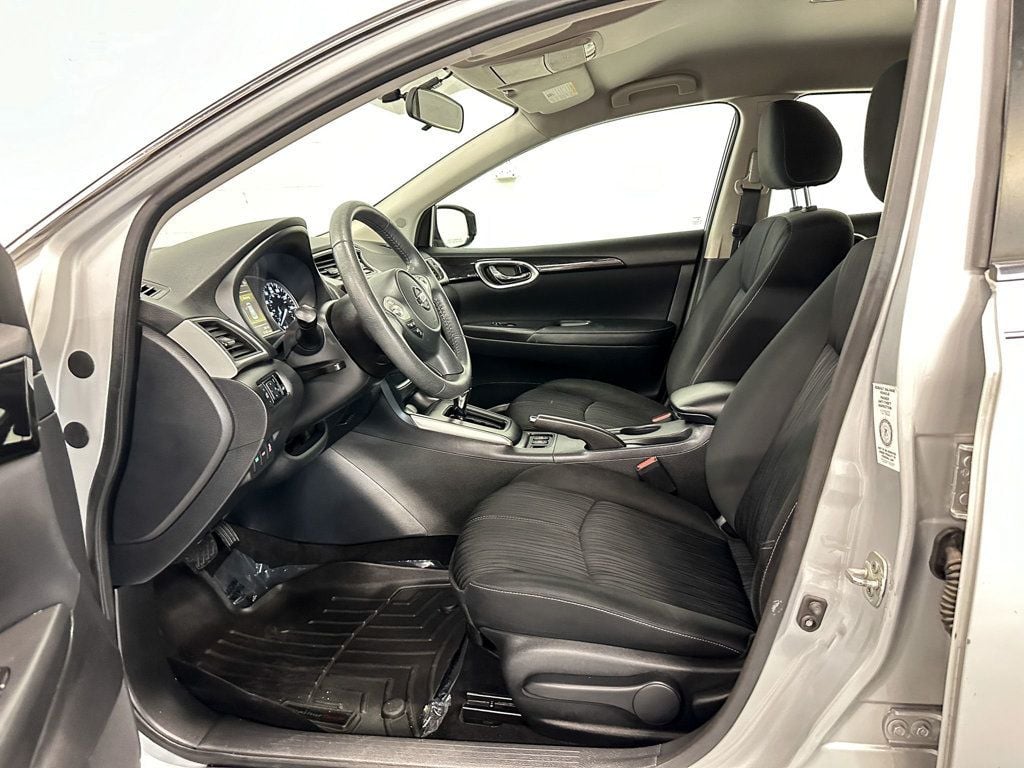 2018 Nissan Sentra SV CVT - 22624635 - 18