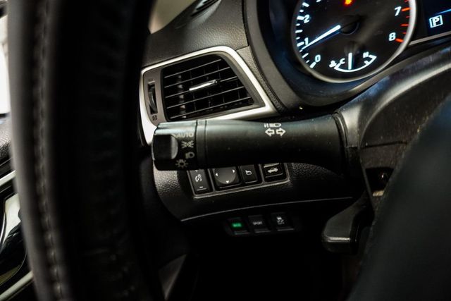 2018 Nissan Sentra SV CVT - 22995825 - 28