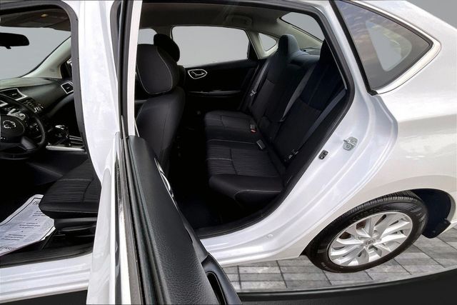 2018 Nissan Sentra SV CVT - 23014420 - 17