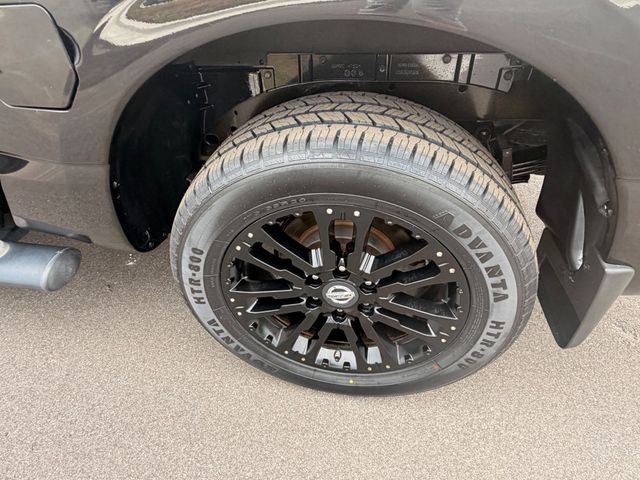 2018 Nissan Titan 4x2 Crew Cab SV - 23096790 - 17
