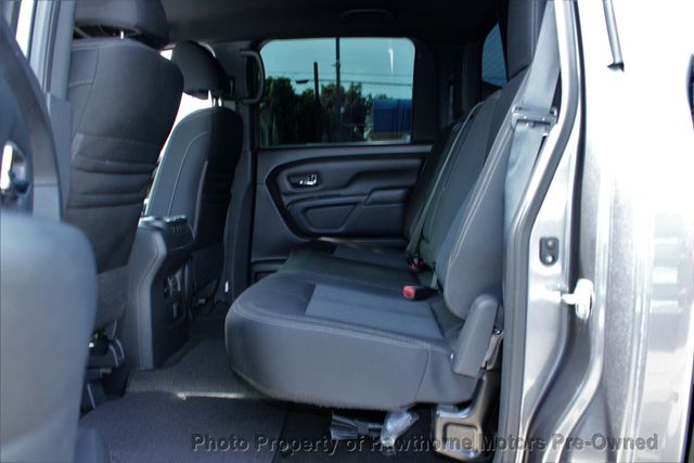 2018 Nissan Titan 4x2 Crew Cab SV - 22971285 - 9