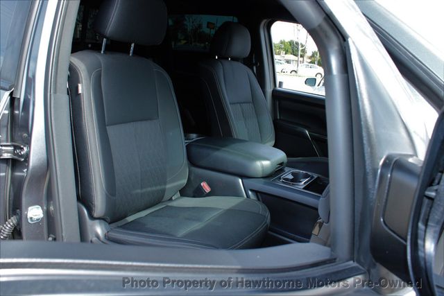 2018 Nissan Titan 4x2 Crew Cab SV - 22971285 - 10