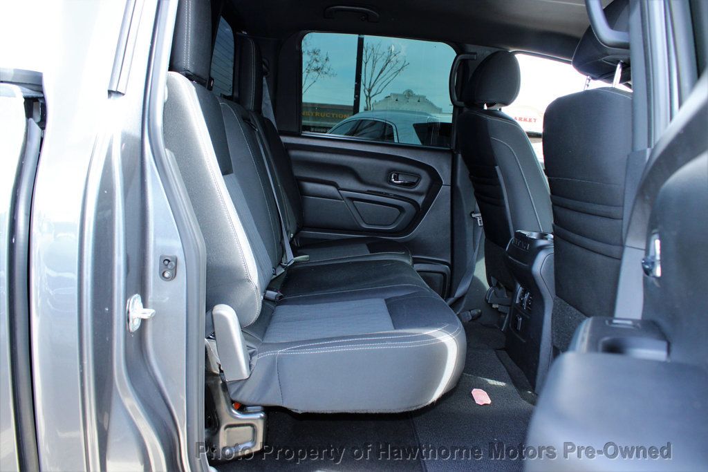 2018 Nissan Titan 4x2 Crew Cab SV - 22971285 - 11