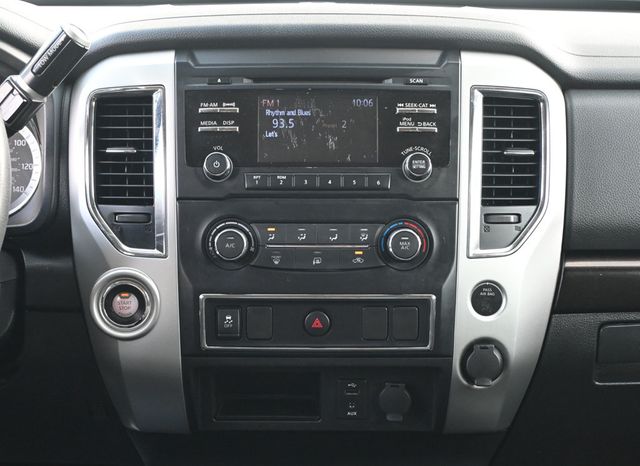 2018 Nissan Titan Crew Cab SV - 22976170 - 9